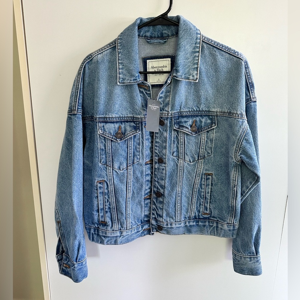 NWT Abercrombie Women’s Denim Jean Jacket Size Small